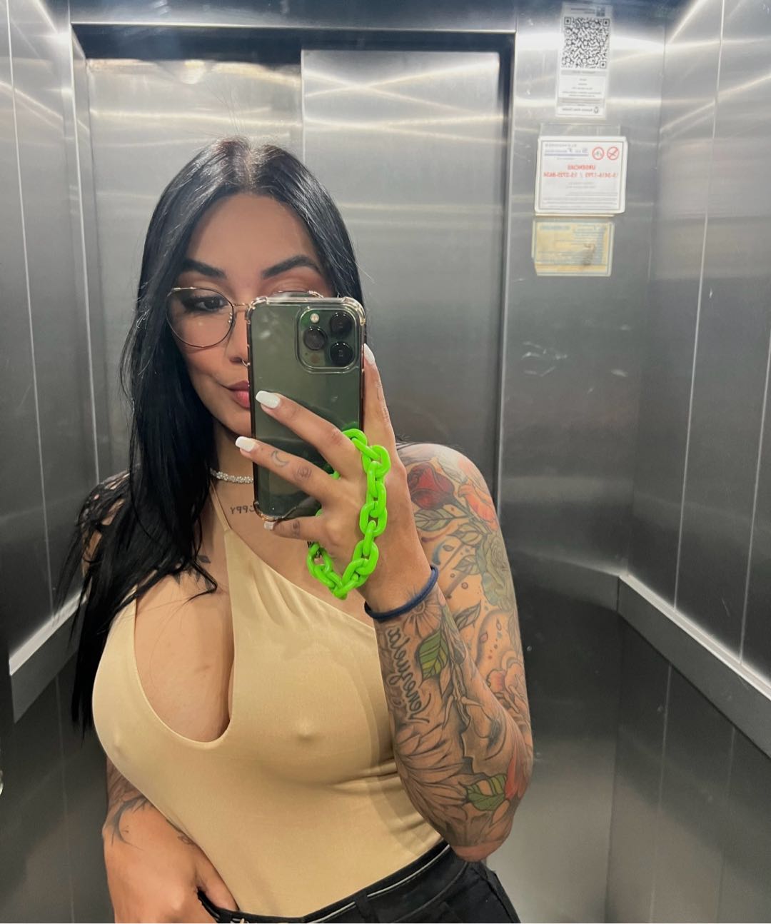 Chamada de vídeo online com mulher real no MulherChat